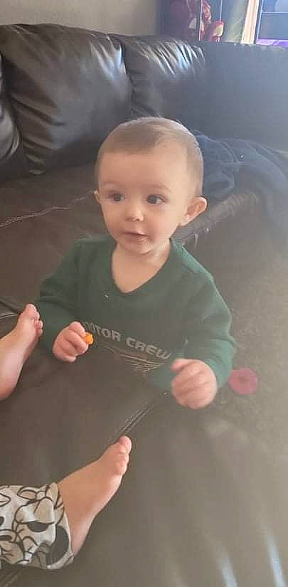 Craig is registered to the contest to win money with this photo: baby_toddler_clothing, cheek, chin, elbow, eye, finger, fun, gesture, hand, head, human_body, lip, mouth, neck, nose, person, shoulder, skin, sleeve, thumb