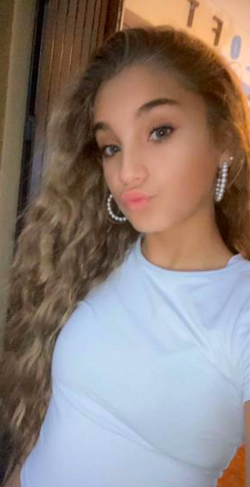 Lalie participe au concours pour gagner de l'argent avec cette photo : black_hair, cheek, eye, eyebrow, eyelash, flash_photography, forehead, jaw, jewellery, layered_hair, lip, lipstick, long_hair, makeover, neck, nose, person, shoulder, skin, sleeve