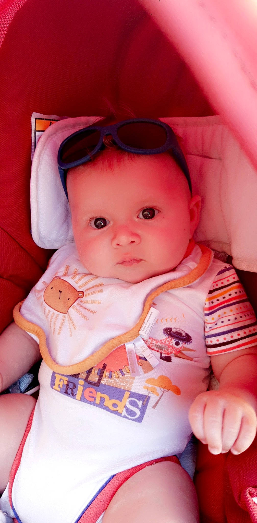 Jim participe au concours pour gagner de l'argent avec cette photo : baby, baby_toddler_clothing, cheek, child, chin, comfort, eye, eyebrow, face, fun, head, iris, lip, mouth, nose, person, pink, sitting, skin, sleeve