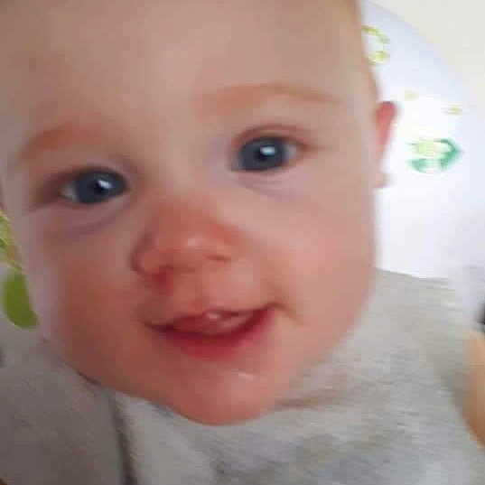 Maëlys participe au concours pour gagner de l'argent avec cette photo : cheek, child, chin, close_up, ear, eye, eyebrow, face, forehead, hair, head, human_hair_color, infant, iris, lip, mouth, nose, person, skin, smile