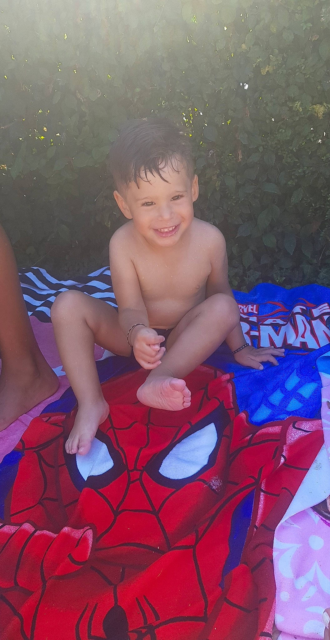 Moussa participe au concours pour gagner de l'argent avec cette photo : child, fun, joy, muscle, person, play, toddler