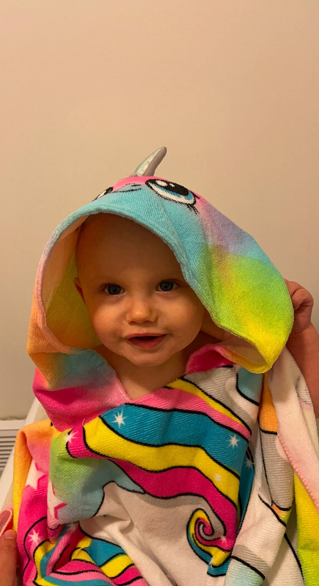 Mya participe au concours pour gagner de l'argent avec cette photo : baby, baby_products, baby_toddler_clothing, beanie, cap, cheek, child, costume, costume_hat, fashion_accessory, fun, hair_accessory, happy, headwear, magenta, party_supply, person, personal_protective_equipment, pink, smile