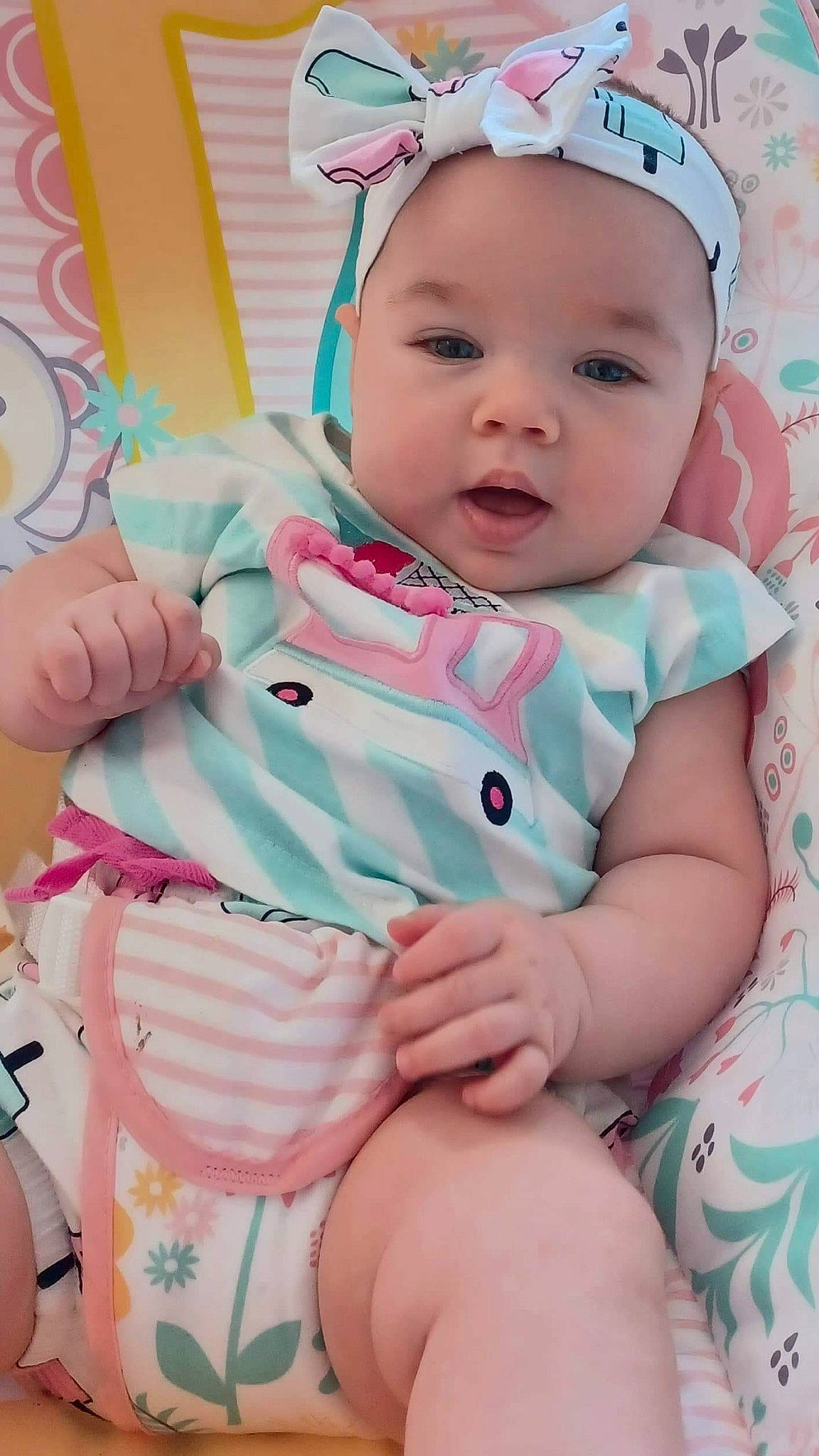 Louanne a rejoint le concours — aidez-le/la à gagner de superbes lots ! baby, baby_products, baby_toddler_clothing, beauty, cap, cheek, child, finger, fun, grass, happy, hat, headwear, mouth, pattern, people, person, pink, skin, sleeve