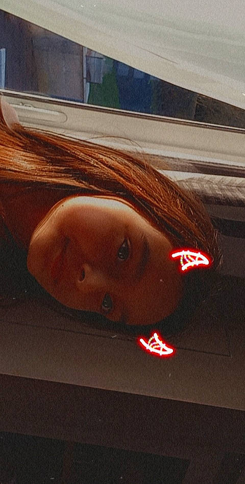 Morgane participe au concours pour gagner de l'argent avec cette photo : auto_part, automotive_exterior, automotive_lighting, bangs, brown_hair, eye, eyelash, flesh, flooring, hair_coloring, hardwood, jaw, lip, luxury_vehicle, nose, person, reflection, selfie, tints_and_shades, vehicle_door