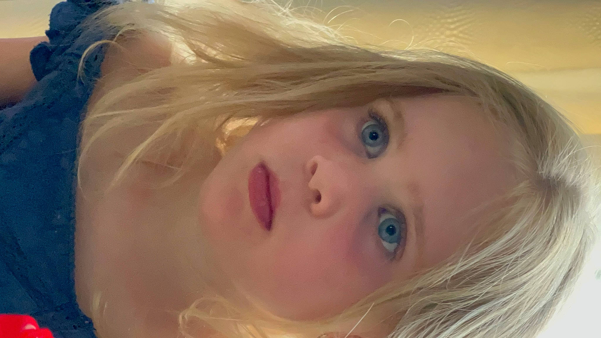 Luiza participe au concours pour gagner de l'argent avec cette photo : art, blond, brown_hair, cheek, close_up, eye, eyelash, forehead, headgear, human_body, iris, jaw, layered_hair, lip, long_hair, mouth, neck, nose, person, step_cutting