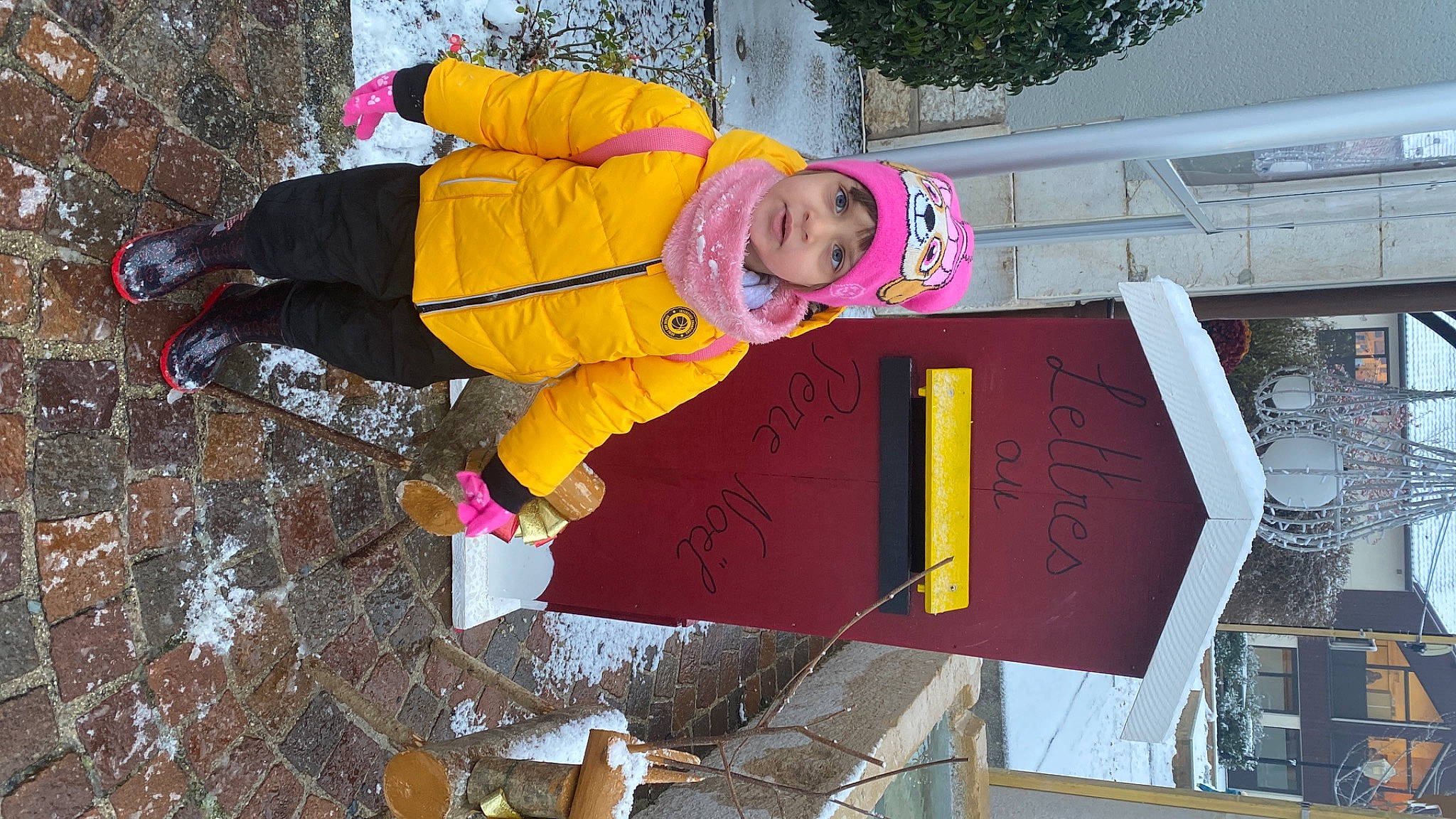 Alyssa-béate participe au concours pour gagner de l'argent avec cette photo : baby_toddler_clothing, child, fun, headwear, jacket, magenta, person, pink, plant, recreation, smile, snow, toddler, tree, winter, wood