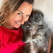 Luna participe au concours pour gagner de l'argent avec cette photo : animal, closeup, couch, cozy, dog, face, friendship, fur, hair, happy, indoor, love, pet, portrait, red_shirt, relaxation, skin, smile, snuggle, woman