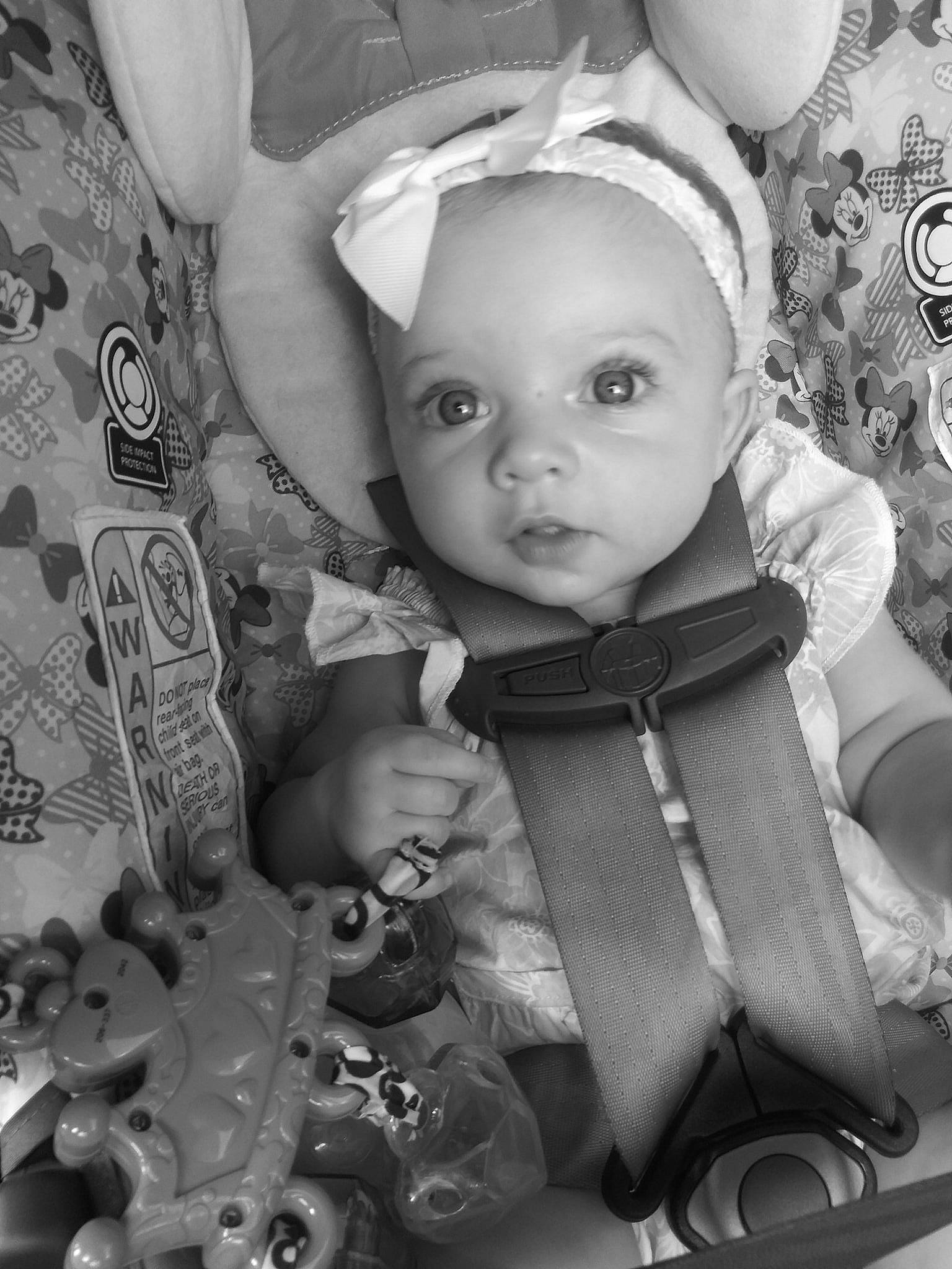 Ara is registered to the contest to win money with this photo: black, black_and_white, child, eye, girl, happiness, infant, monochrome, monochrome_photography, organ, person, photograph, photography, portrait_photography, product, skin, smile, snapshot, toddler, white