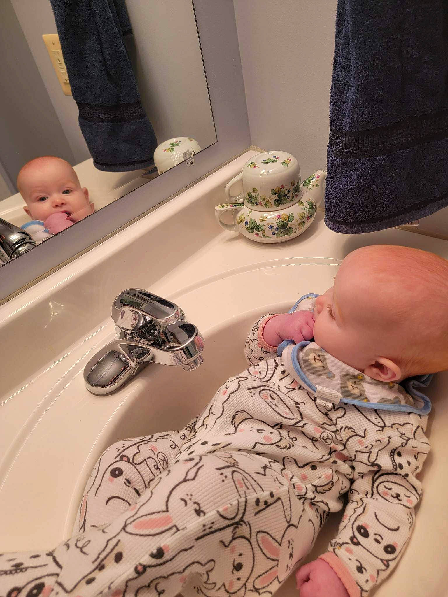 Eliana is registered to the contest to win money with this photo: baby, baby_toddler_clothing, bathing, bathroom, bathroom_sink, ceramic, child, comfort, eyewear, flooring, household_supply, mirror, pattern, person, plumbing, plumbing_fixture, porcelain, room, sitting, tap