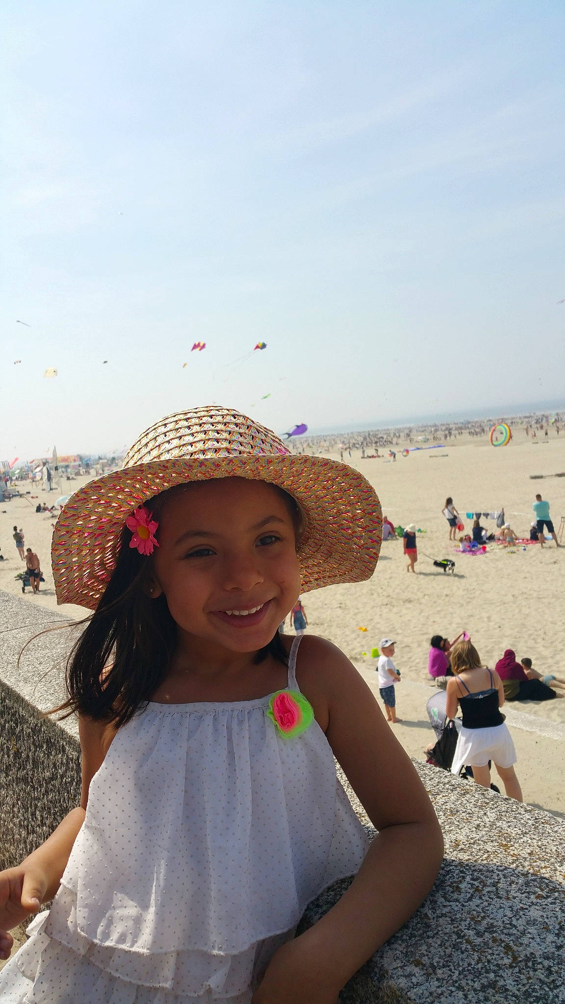 Olivia participe au concours pour gagner de l'argent avec cette photo : beach, child, fashion_accessory, fun, happy, hat, headgear, headwear, joy, leisure, ocean, person, play, sand, sea, smile, summer, sun_hat, tourism, travel
