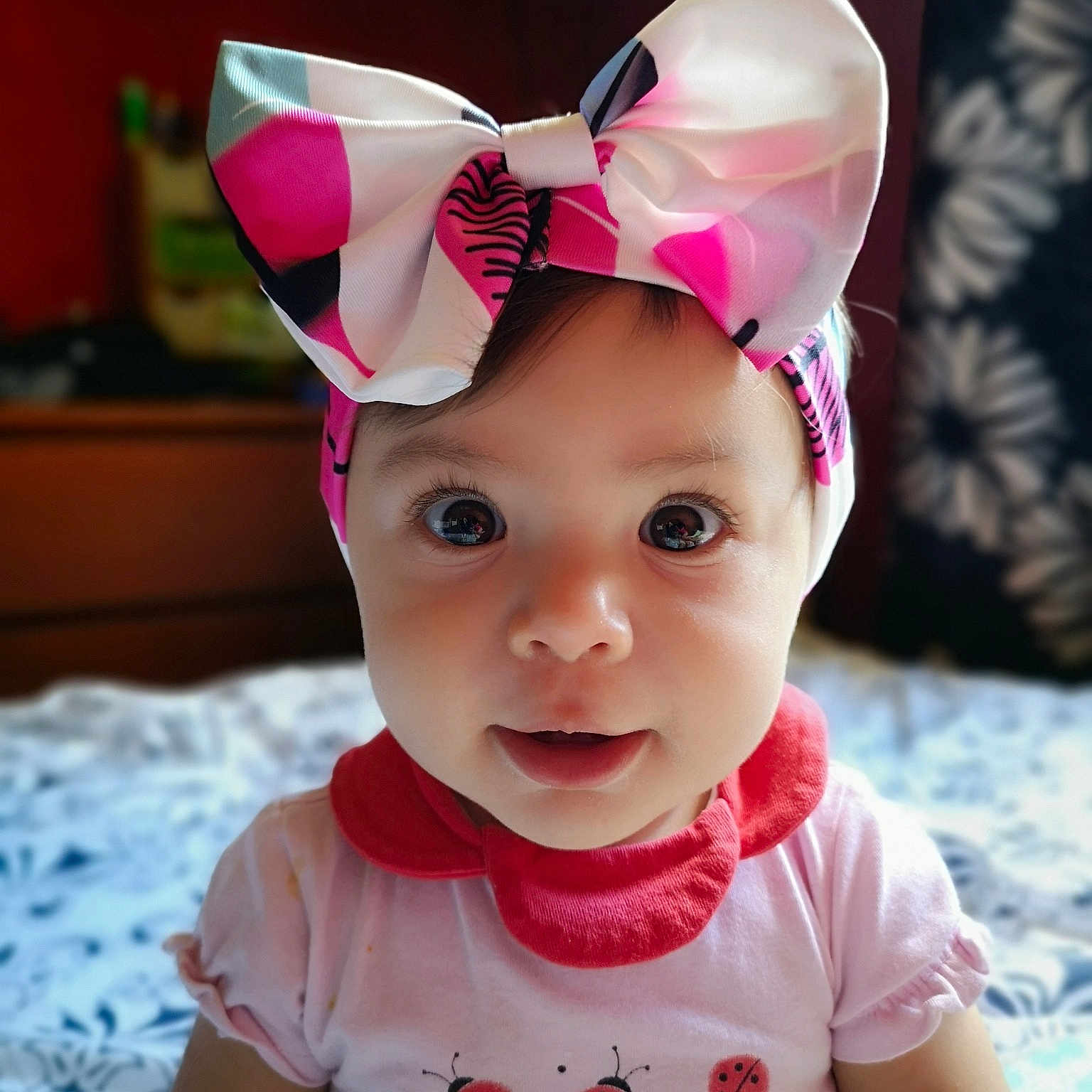 Orlane participe au concours pour gagner de l'argent avec cette photo : baby, baby_toddler_clothing, beauty, cap, cheek, child, costume_accessory, ear, eye, fashion_accessory, hair_accessory, head, headband, headgear, lip, person, pink, product, skin, smile