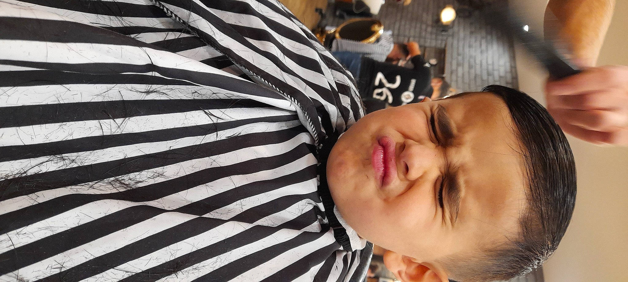 Thiago participe au concours pour gagner de l'argent avec cette photo : anger, beauty, black_hair, comfort, cool, couch, design, event, eyelash, fashion_accessory, fun, happy, headgear, linens, lip, mammal, nose, pattern, person, photograph