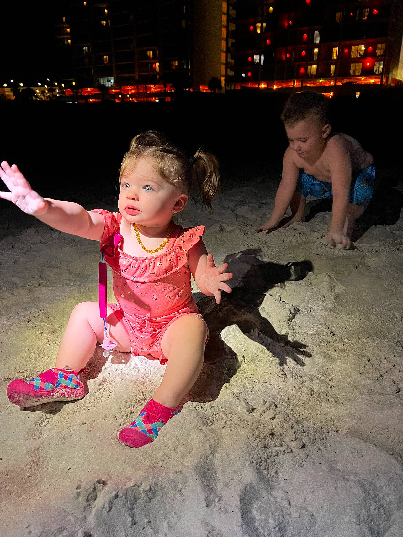 Kinadee is registered to the contest to win money with this photo: barefoot, beach, child, event, flash_photography, fun, hand, happy, human_leg, leg, leisure, light, people_in_nature, people_on_beach, person, recreation, sitting, standing, t_shirt, thigh