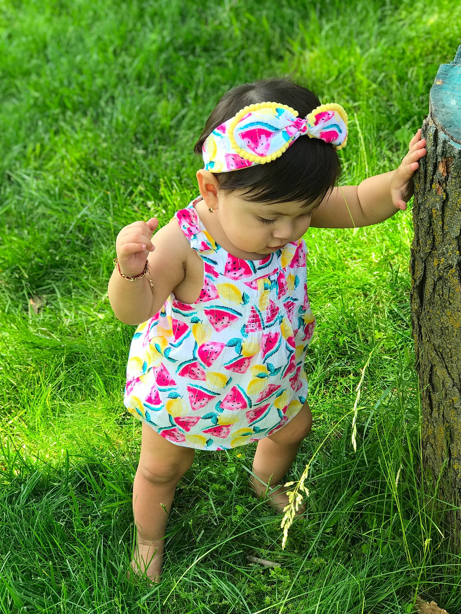 Cataleya is registered to the contest to win money with this photo: baby, baby_toddler_clothing, child, fun, glasses, grass, grass_family, green, headgear, meadow, pattern, people_in_nature, person, plant, play, spring, summer, toddler, vacation, wildflower