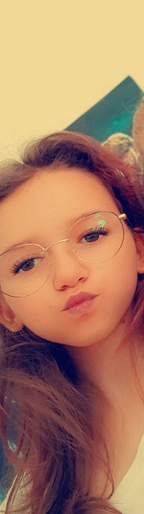 Leane participe au concours pour gagner de l'argent avec cette photo : beauty, brown, cheek, chin, close_up, earrings, eye_liner, eye_shadow, eyebrow, eyelash, forehead, hairstyle, iris, jaw, lip, nose, organ, person, photography, selfie