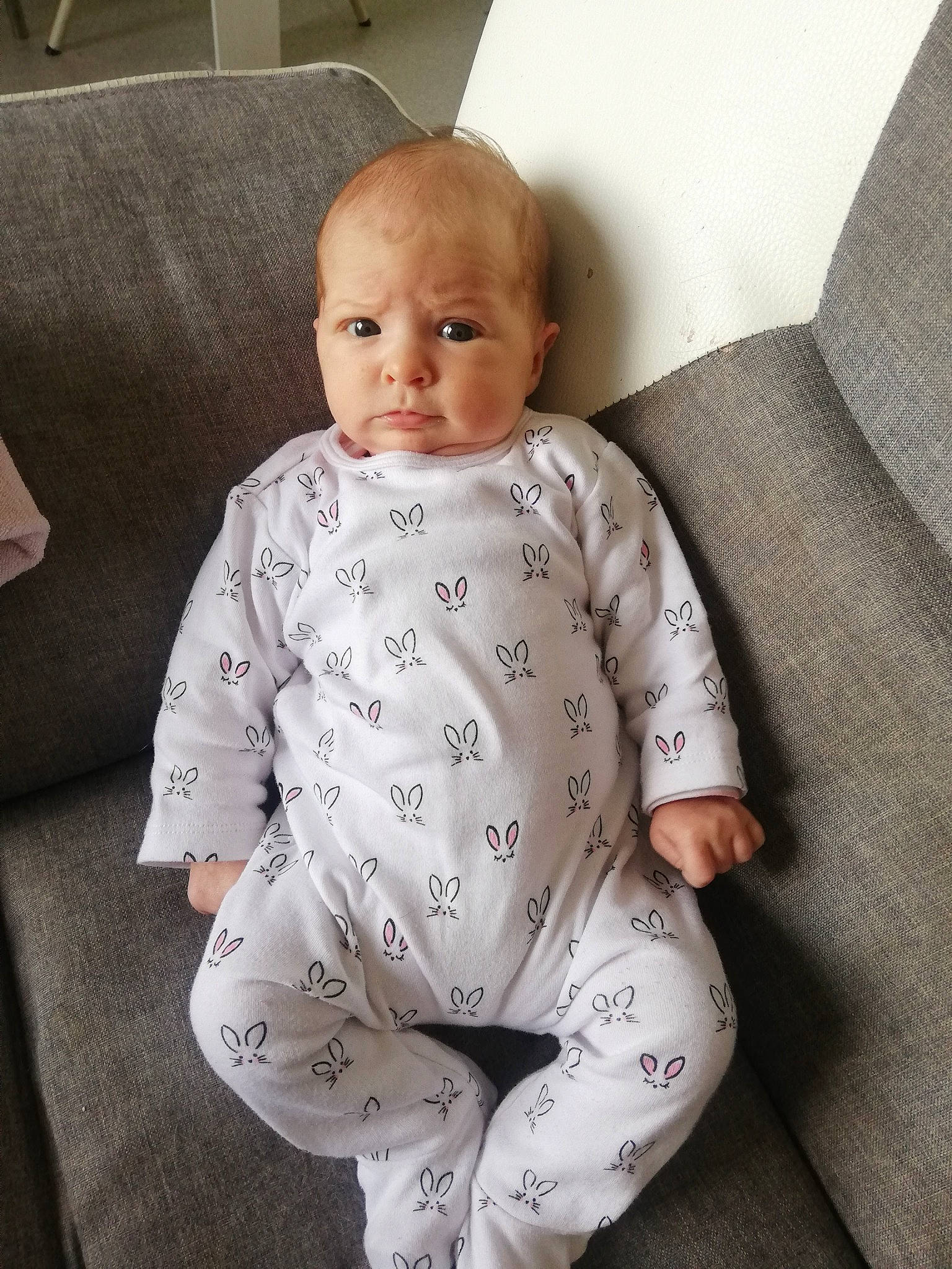 Maywenn a rejoint le concours — aidez-le/la à gagner de superbes lots ! baby, baby_toddler_clothing, cheek, child, head, outerwear, person, sitting, skin, sleeve, smile, toddler