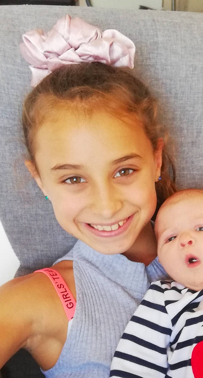 Lylou participe au concours pour gagner de l'argent avec cette photo : baby, blond, cheek, child, chin, eye, eyebrow, face, facial_expression, forehead, hair, hairstyle, head, joy, lip, nose, people, person, selfie, skin