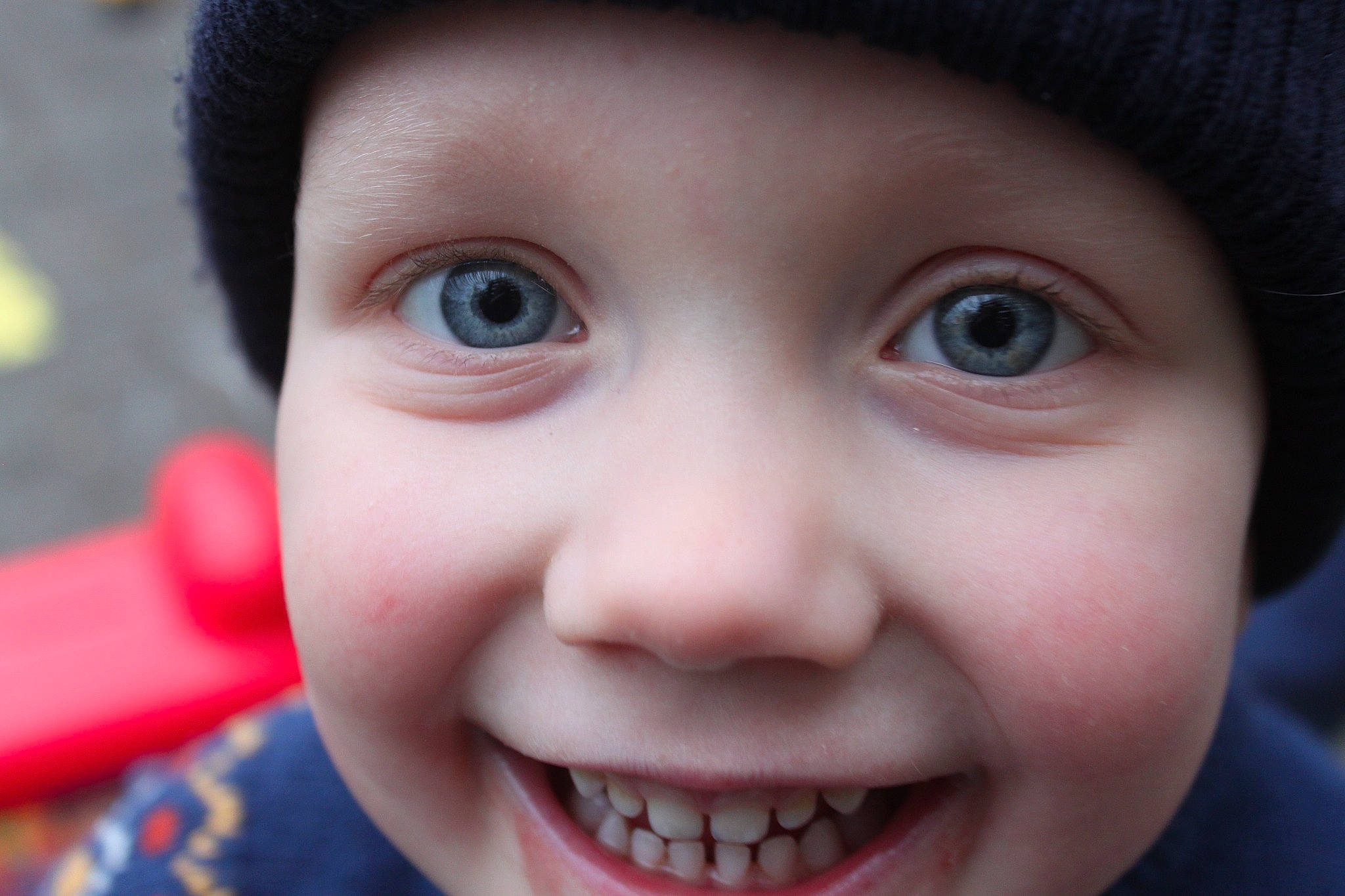 Jasper is registered to the contest to win money with this photo: cheek, child, chin, close_up, eye, eyebrow, face, facial_expression, forehead, fun, head, iris, joy, lip, mouth, nose, organ, person, skin, smile