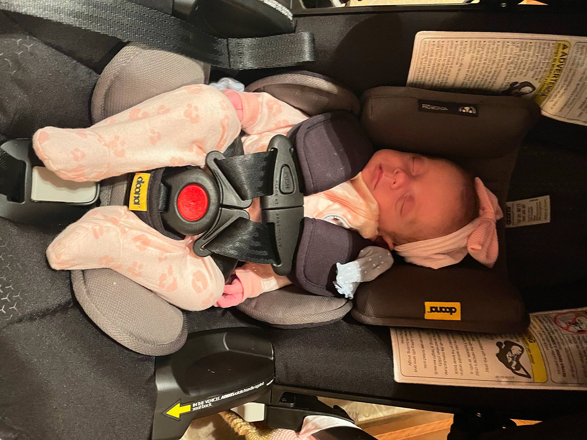 Abdala is registered to the contest to win money with this photo: auto_part, automotive_design, baby_products, car_seat, car_seat_cover, carmine, child, comfort, family_car, head_restraint, luxury_vehicle, motor_vehicle, nail, person, personal_protective_equipment, steering_wheel, suit, tie, toddler, vehicle_door