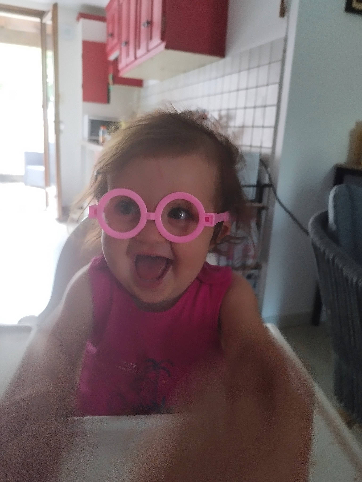 Zélie a rejoint le concours — aidez-le/la à gagner de superbes lots ! baby, baby_toddler_clothing, chair, cheek, comfort, ear, eyewear, flooring, fun, glasses, goggles, jaw, lip, nose, person, personal_protective_equipment, sitting, sunglasses, thumb, toddler