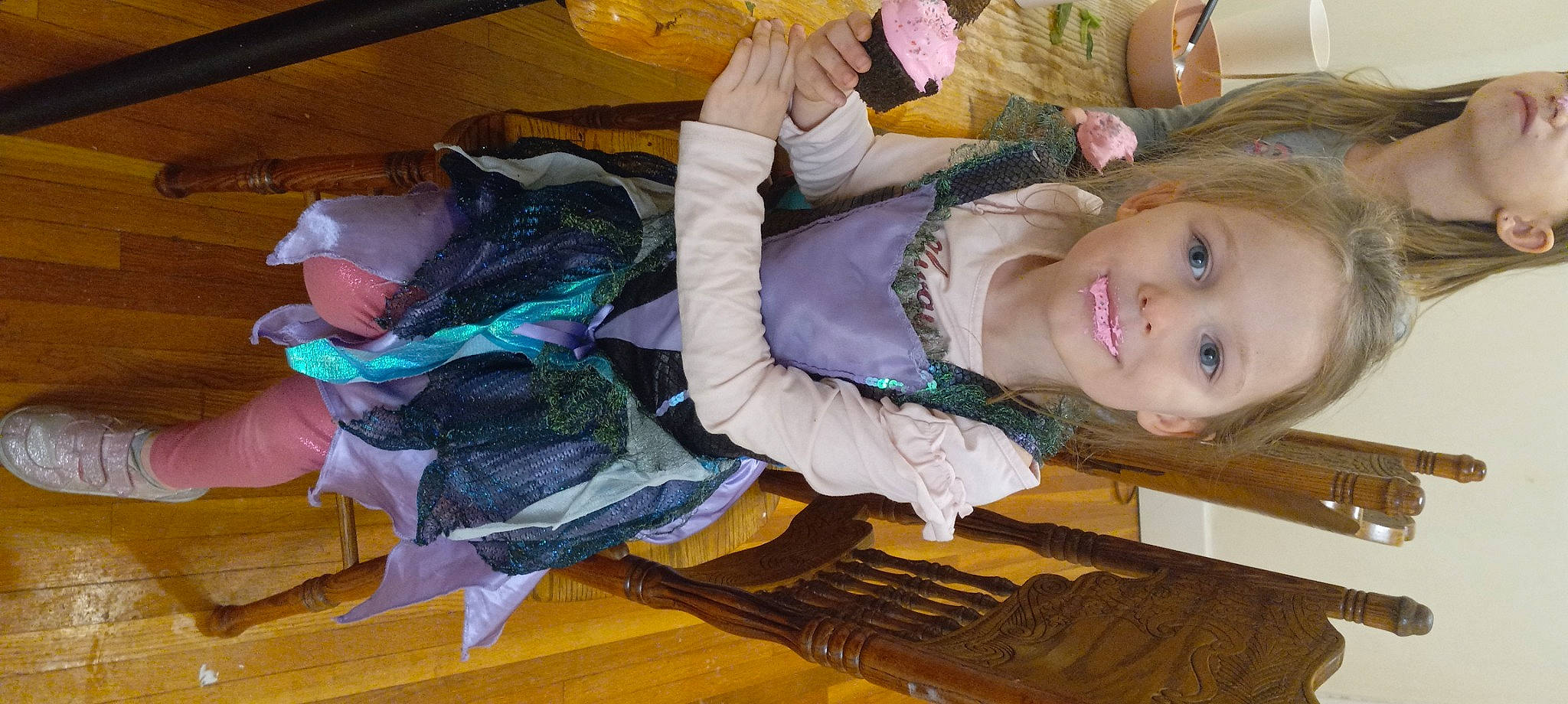 Keele is registered to the contest to win money with this photo: baby_toddler_clothing, child, eye, fun, happy, hardwood, joy, person, room, sitting, smile, textile, toddler, wood