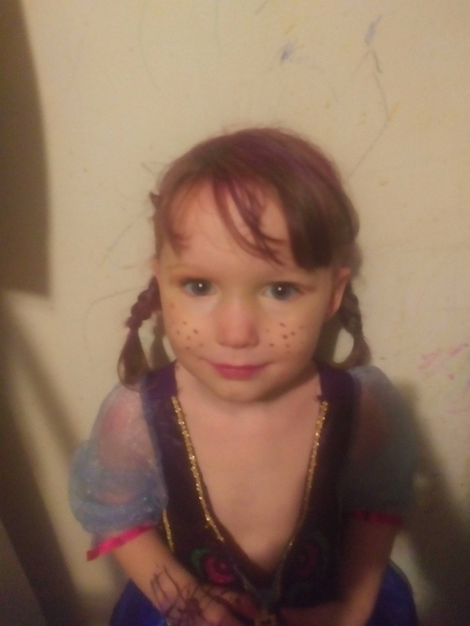 Keele joined the competition — help win amazing prizes! arm, cheek, dress, ear, eyelash, flash_photography, gesture, hair, hairstyle, happy, head, human_body, iris, jaw, lip, mouth, neck, nose, person, skin