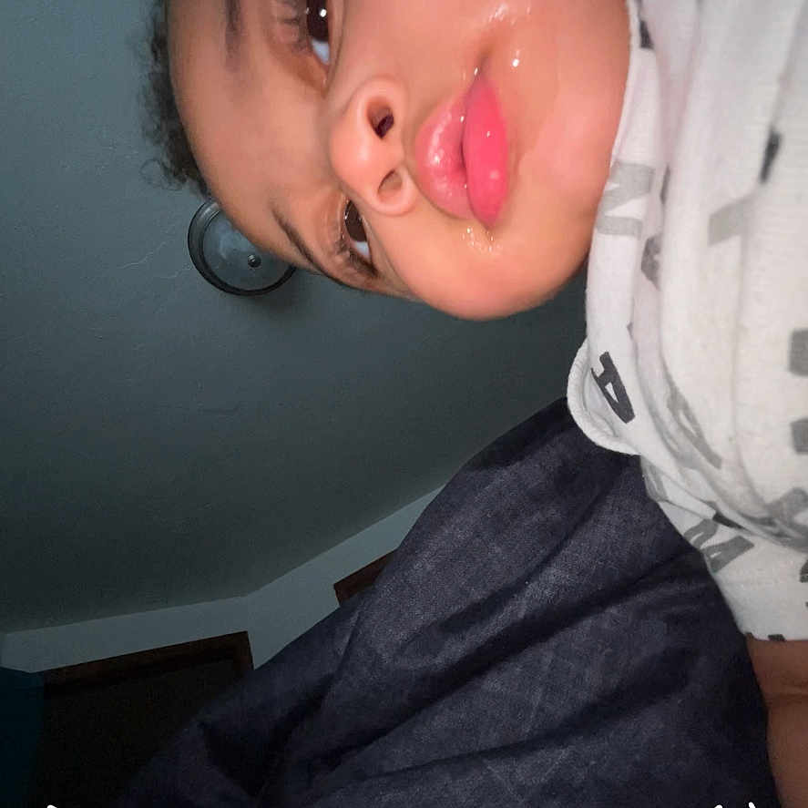 Chakhai is registered to the contest to win money with this photo: bedroom, blanket, casual, child, closeup, curiosity, curly_hair, expression, face, home, indoor, light, lying_down, person, portrait, selfie, shadow, skin, tshirt, young