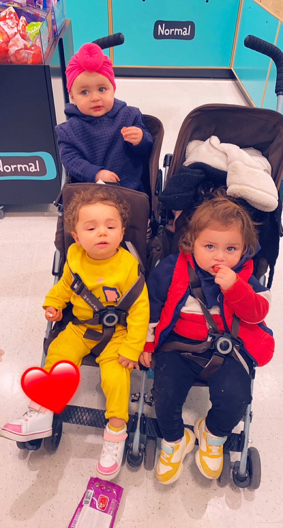 Maëdine participe au concours pour gagner de l'argent avec cette photo : baby, child, face, fun, hairstyle, head, headwear, organ, outerwear, people, person, personal_protective_equipment, photograph, product, recreation, red, shoe, snapshot, sneakers, toddler