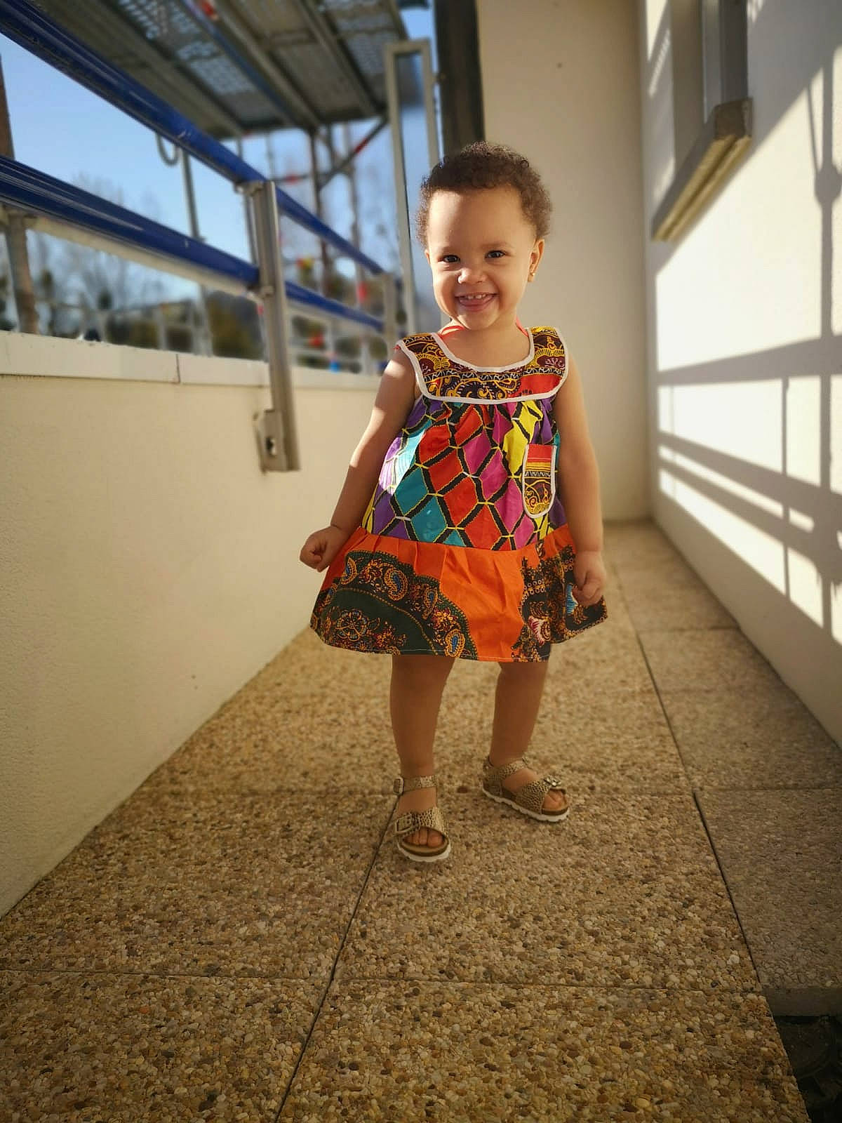 Sixtine a rejoint le concours — aidez-le/la à gagner de superbes lots ! child, child_model, clothing, dress, fashion, fashion_design, flooring, footwear, fun, joy, pattern, person, photograph, photography, shoe, shoulder, skin, snapshot, toddler, vacation