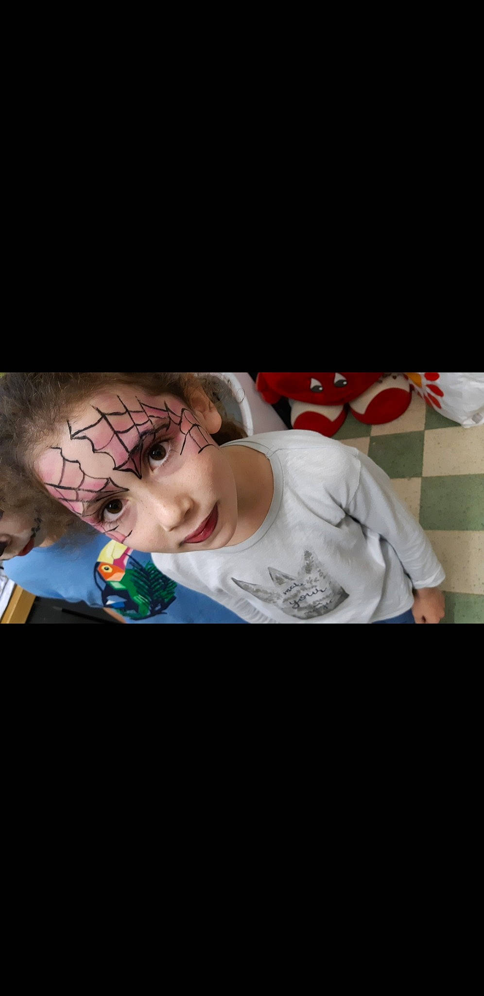 Lalie a rejoint le concours — aidez-le/la à gagner de superbes lots ! arm, cheek, ear, nose, person, photography