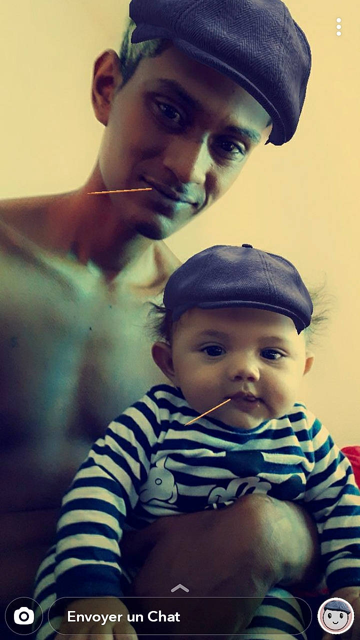 Suan participe au concours pour gagner de l'argent avec cette photo : baby, cap, child, cool, eye, face, family, fun, happy, hat, headgear, headwear, people, person, photography, selfie, smile, style, toddler