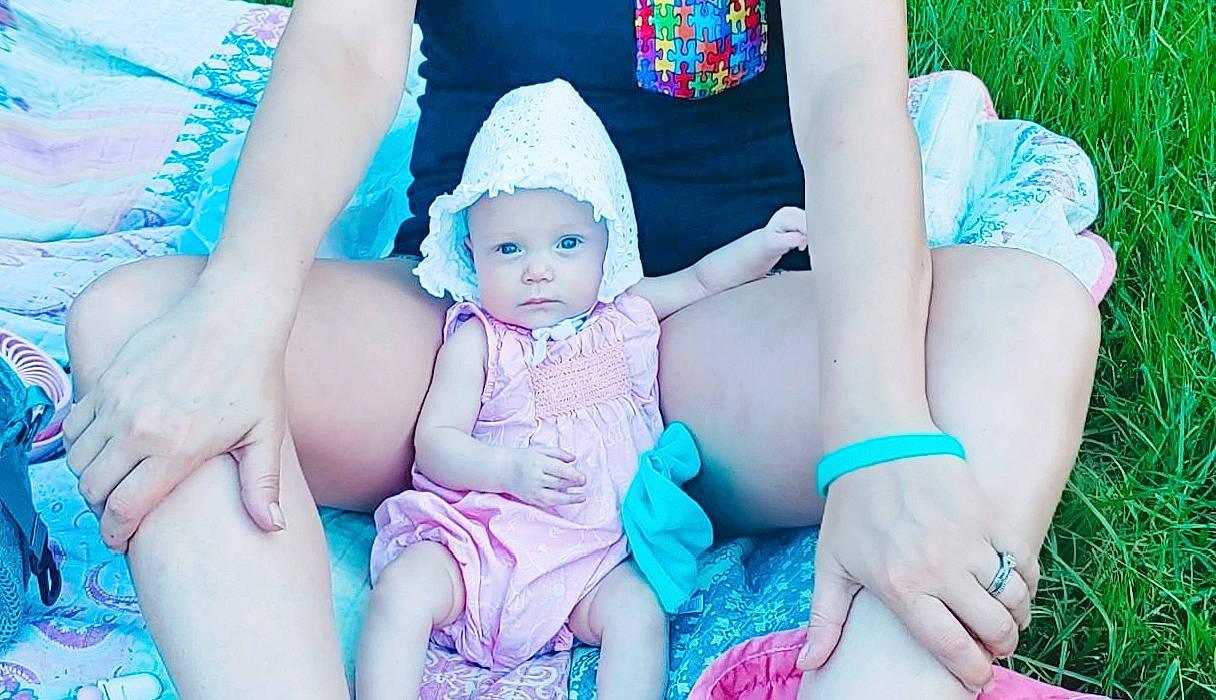 Lilith is registered to the contest to win money with this photo: baby, child, finger, fun, grass, hand, happy, headgear, headwear, leg, person, photograph, photography, pink, plant, sitting, skin, smile, summer, toddler