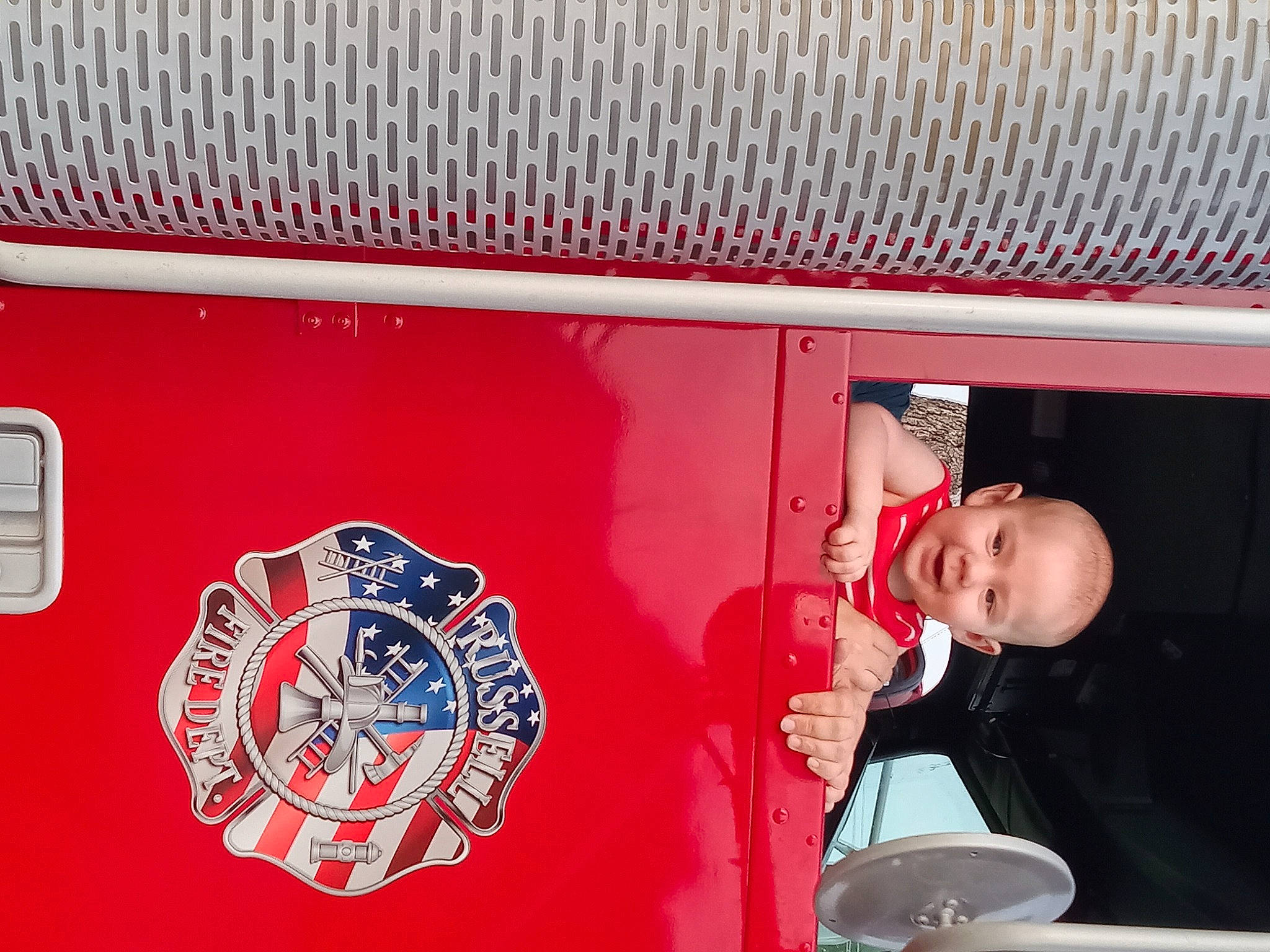 Jay is registered to the contest to win money with this photo: auto_part, automotive_design, automotive_exterior, automotive_lighting, automotive_tail_brake_light, automotive_tire, automotive_wheel_system, bumper, emblem, emergency_service, family_car, gas, grille, hood, joy, motor_vehicle, person, red, service, toddler