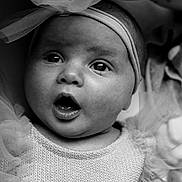 Mila participe au concours pour gagner de l'argent avec cette photo : baby, infant, face, headband, bow, expression, black_and_white, portrait, close_up, eyes, mouth, clothing, knitwear, soft_texture, newborn, cute, child, skin, hand, tulle