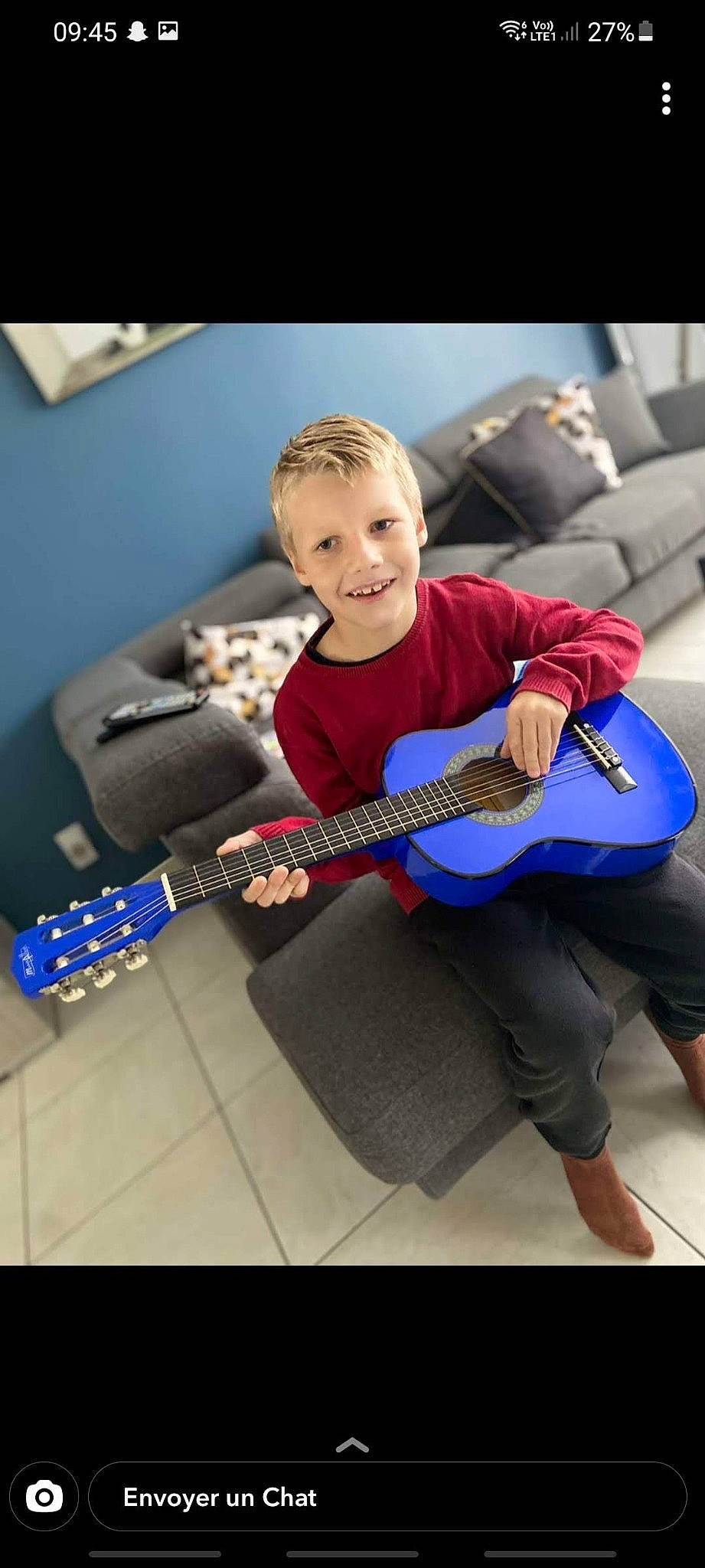 Simeo a rejoint le concours — aidez-le/la à gagner de superbes lots ! automotive_design, comfort, cool, elbow, electric_blue, fun, guitar, guitar_accessory, guitarist, joy, leisure, music, musical_instrument, musician, person, plucked_string_instruments, smile, string_instrument, string_instrument_accessory, t_shirt