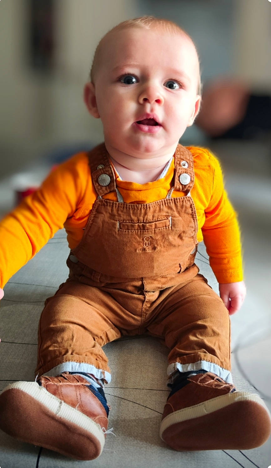 Malone participe au concours pour gagner de l'argent avec cette photo : baby, baby_products, baby_toddler_clothing, cheek, child, dress, eye, face, fun, happy, neck, nose, orange, person, personal_protective_equipment, sitting, skin, sleeve, t_shirt, thigh