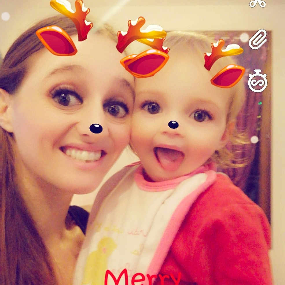 Chloé participe au concours pour gagner de l'argent avec cette photo : child, daughter, friendship, fun, girl, hair_accessory, happiness, infant, joy, love, person, photo_caption, product, skin, smile, toddler