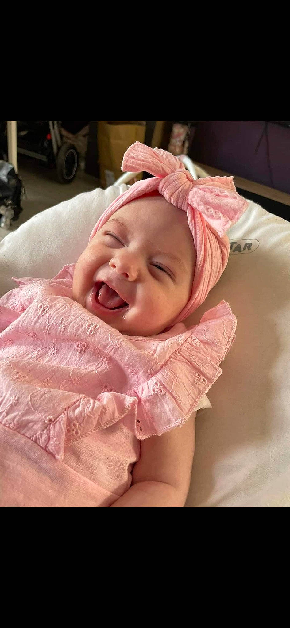 Siana participe au concours pour gagner de l'argent avec cette photo : baby, cheek, chest, child, comfort, event, eyebrow, flash_photography, flesh, fun, happy, headwear, jaw, linens, lip, magenta, mouth, person, pink, sleeve