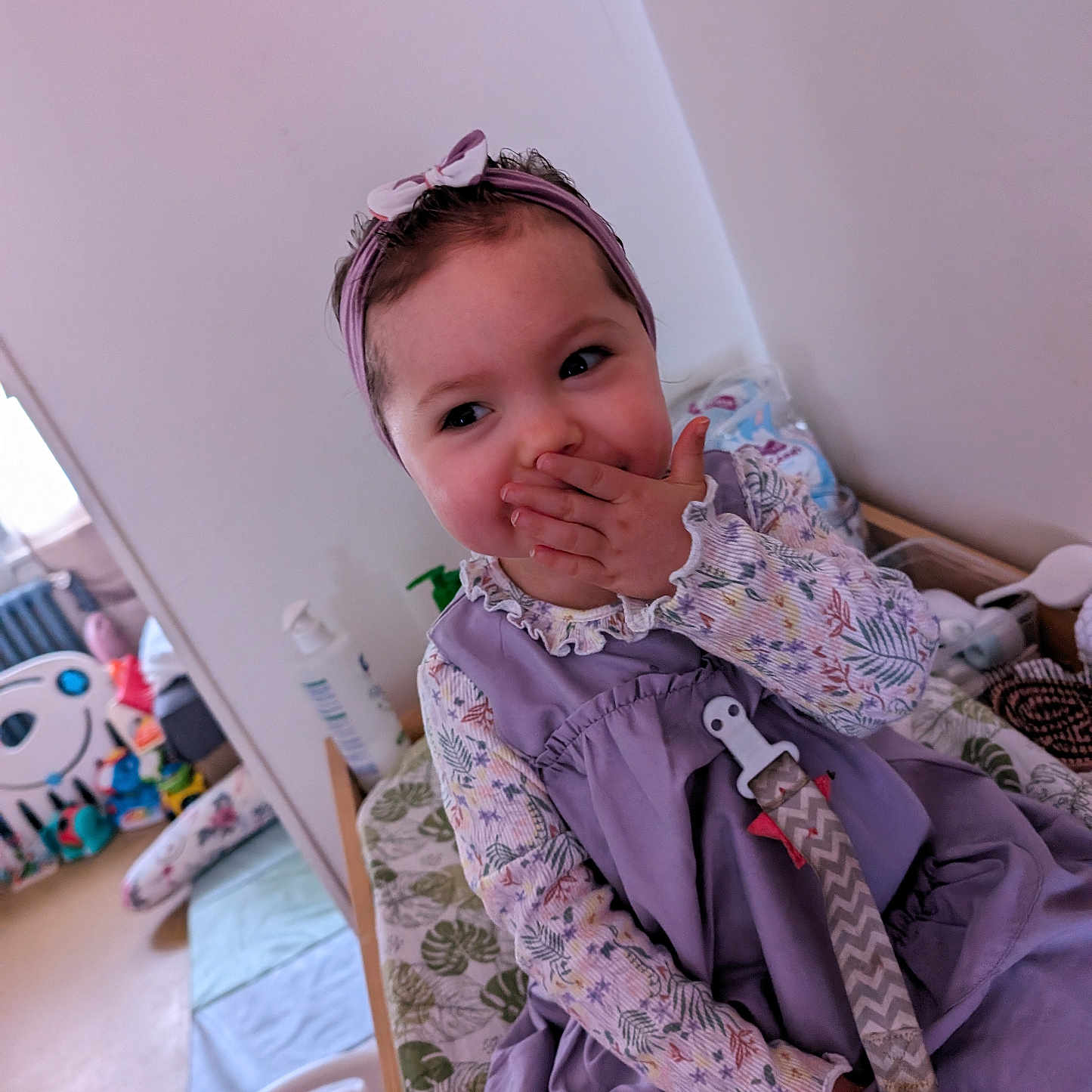 Cyriana a rejoint le concours — aidez-le/la à gagner de superbes lots ! accessories, baby, bodypart, bonnet, clothing, dress, face, finger, formalwear, hand, hat, head, longsleeve, person, photography, portrait, sitting, sleeve, tie, wood