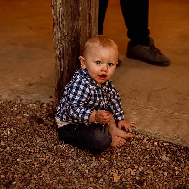 Blaize is registered to the contest to win money with this photo: baby, babycrawling, crawling, face, head, person, sitting