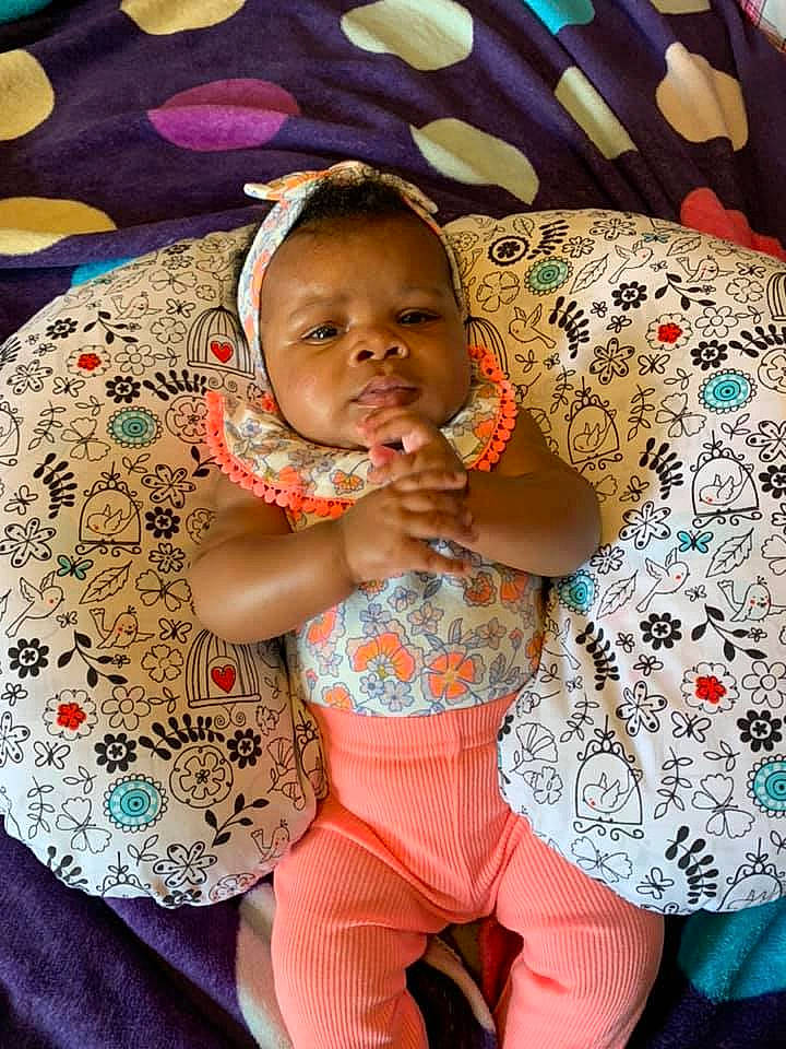 Dani is registered to the contest to win money with this photo: abdomen, adaptation, baby, cheek, child, event, eye, fun, hairstyle, happy, iris, mammal, mouth, person, pink, skin, smile, textile, toddler, trunk