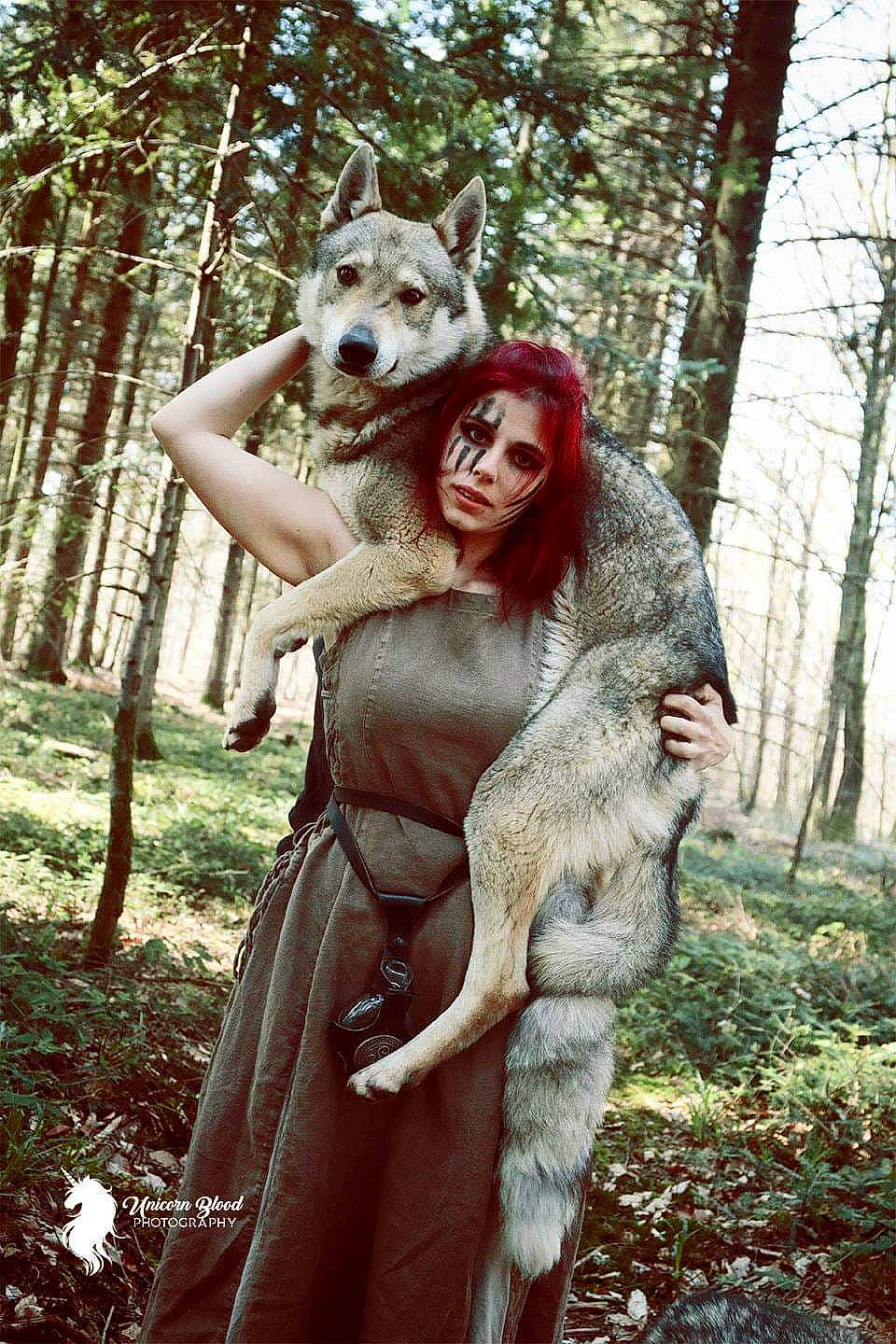Helsing participe au concours pour gagner de l'argent avec cette photo : animal_product, fictional_character, forest, fur, grove, jungle, natural_material, northern_hardwood_forest, old_growth_forest, temperate_broadleaf_and_mixed_forest, woodland