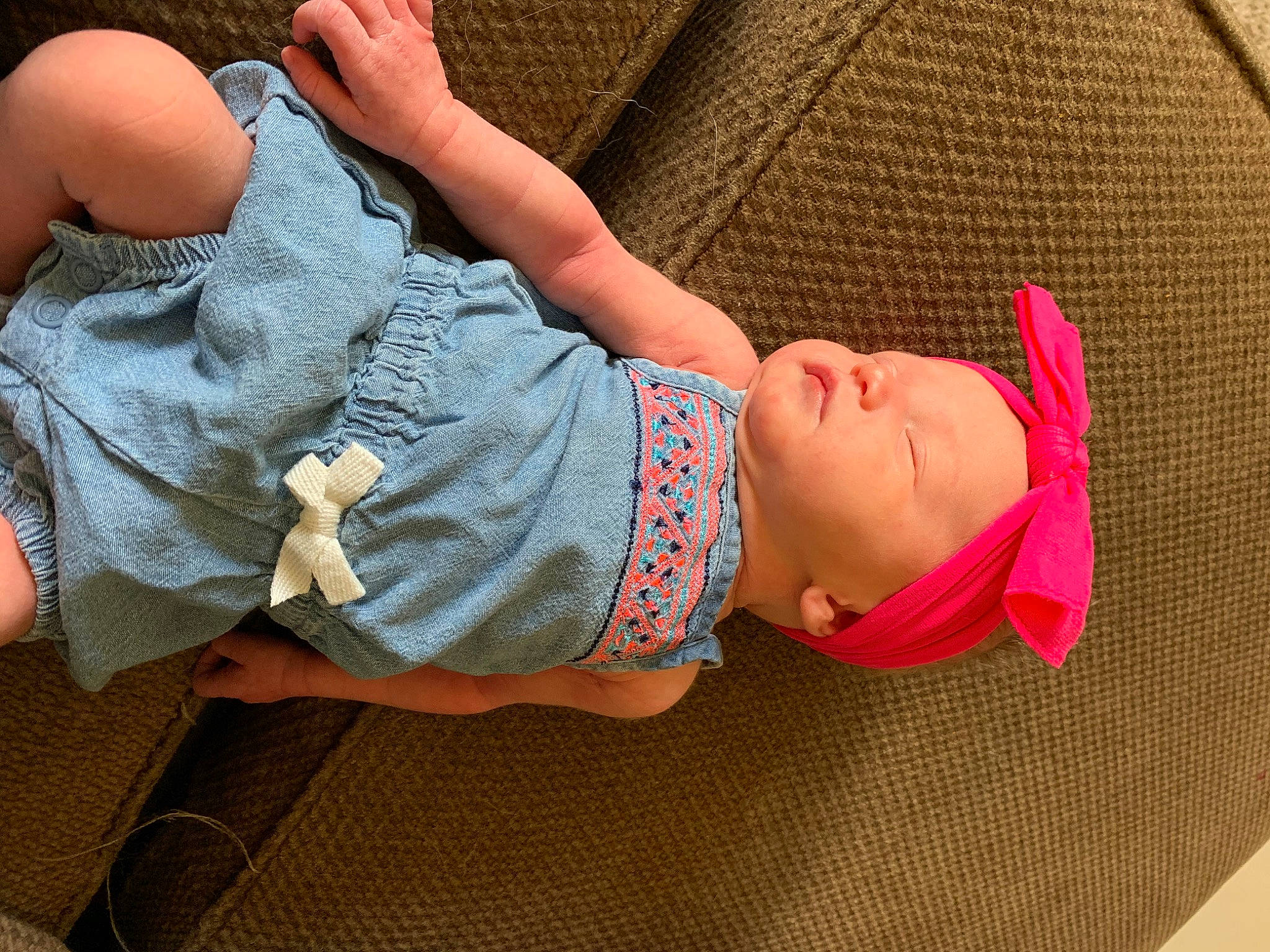 Zavayah is registered to the contest to win money with this photo: arm, baby, birth, child, fun, leg, person, pink, play, sleep, toddler, vacation