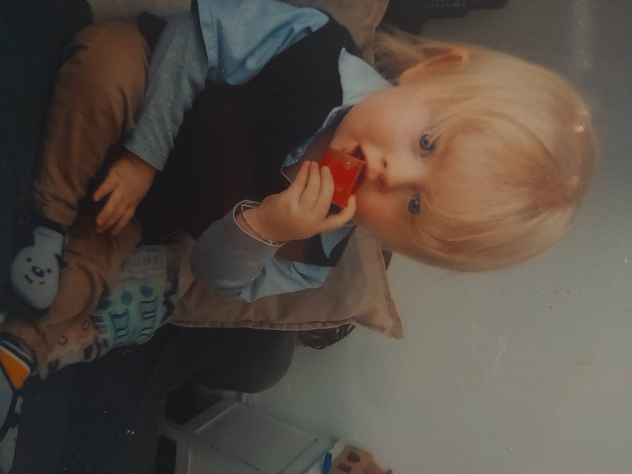 Angels a rejoint le concours — aidez-le/la à gagner de superbes lots ! baby, baby_products, baby_toddler_clothing, chair, cheek, child, comfort, ear, fun, iris, lip, mouth, nose, person, room, sitting, skin, toddler