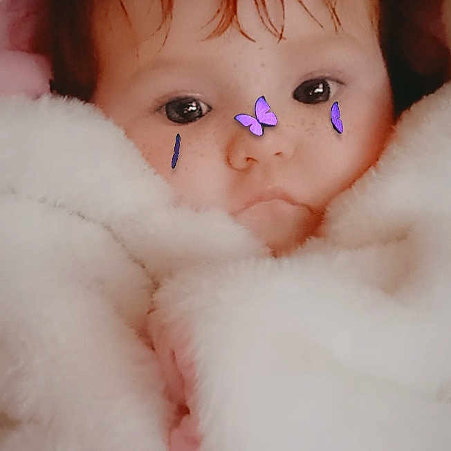 Arya a rejoint le concours — aidez-le/la à gagner de superbes lots ! baby, cheek, child, eyebrow, eyelash, fashion_accessory, finger, flash_photography, fur, happy, iris, lip, nail, nose, pink, skin, sleeve, smile, thumb, toddler
