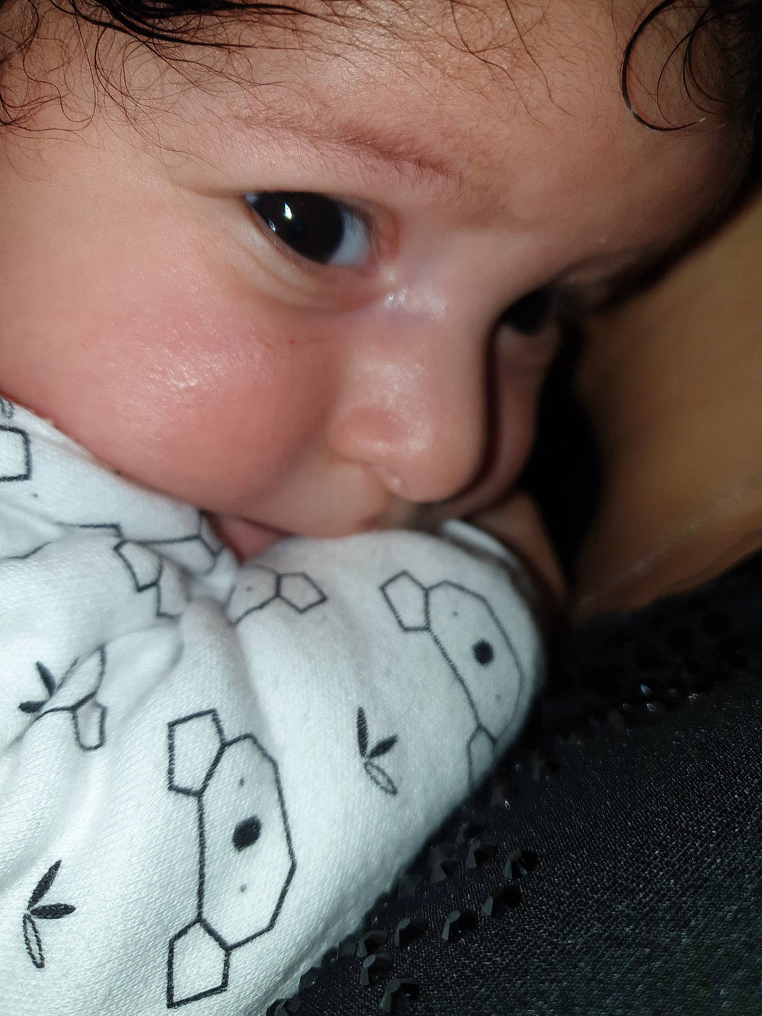 Yasser a rejoint le concours — aidez-le/la à gagner de superbes lots ! baby, cheek, child, chin, close_up, ear, eye, eyelash, face, finger, forehead, hand, head, joy, lip, mouth, nose, person, skin, smile