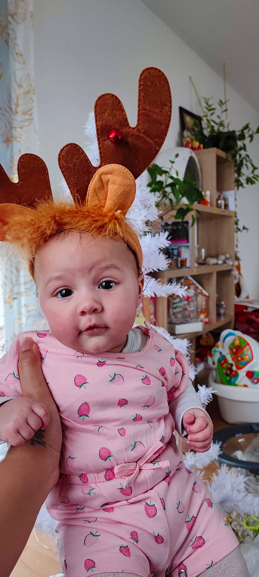Aimy a rejoint le concours — aidez-le/la à gagner de superbes lots ! baby, baby_toddler_clothing, child, costume_hat, ear, event, fawn, fun, fur, hair_accessory, happy, hat, head, holiday, mammal, natural_material, person, pink, textile, toddler