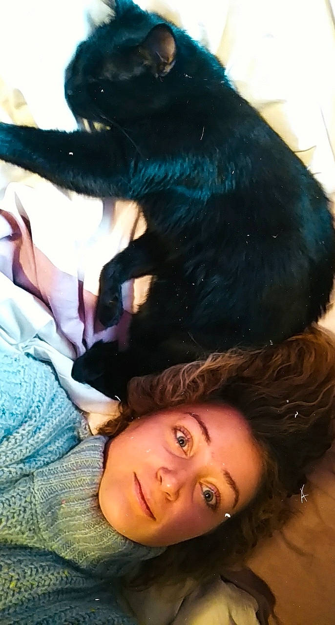 Moustique participe au concours pour gagner de l'argent avec cette photo : black_hair, fun, long_hair, selfie, smile, sporting_group