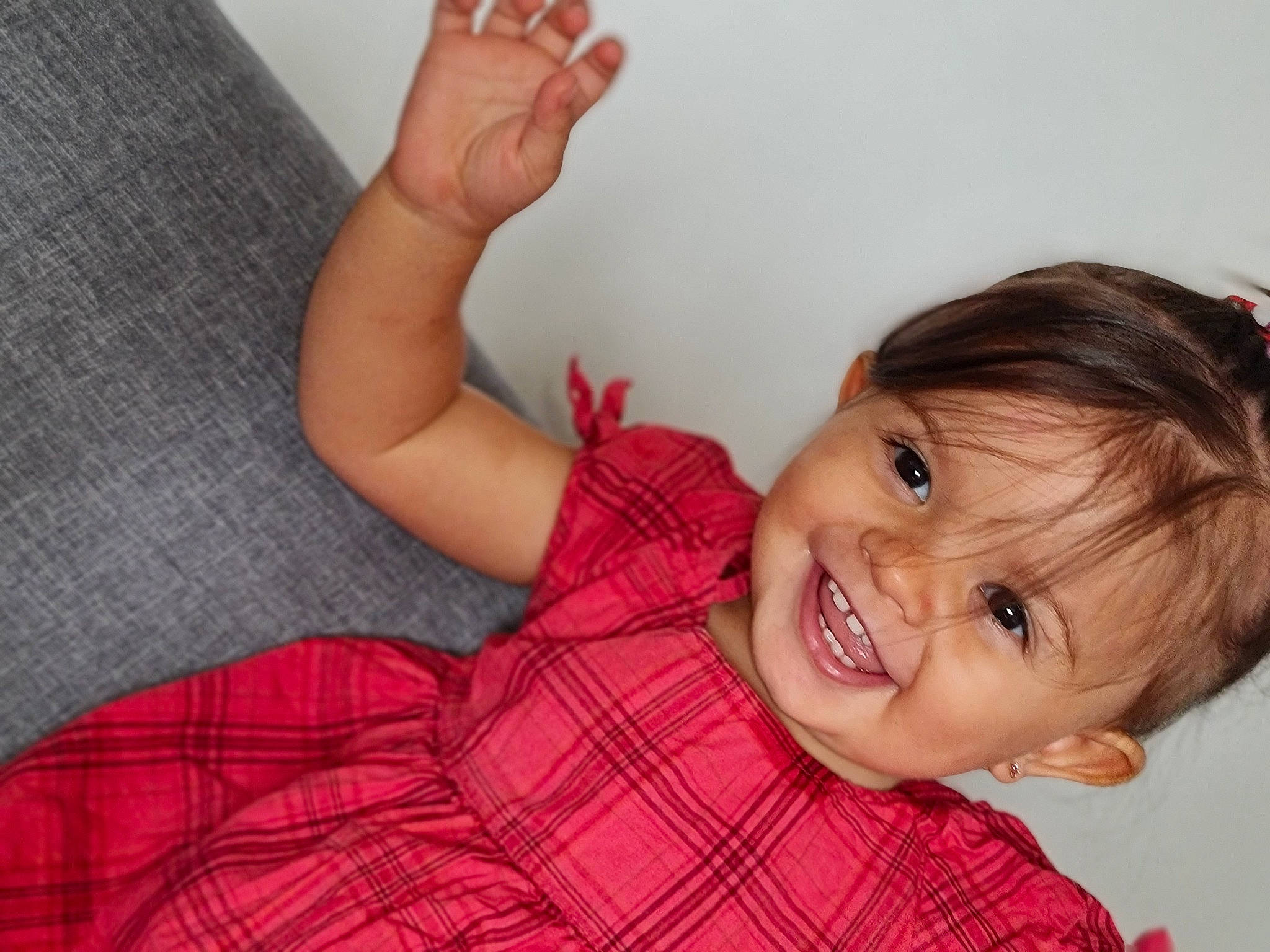 Taïanna a rejoint le concours — aidez-le/la à gagner de superbes lots ! arm, cheek, eye, eyelash, finger, gesture, hand, happy, head, human_body, joint, joy, lip, mouth, muscle, neck, nose, person, shoulder, skin