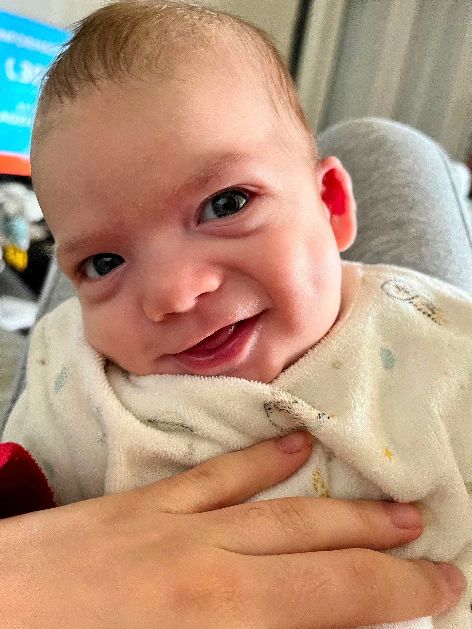 Andrew a rejoint le concours — aidez-le/la à gagner de superbes lots ! baby, baby_toddler_clothing, cheek, comfort, ear, eyebrow, eyelash, finger, gesture, happy, head, iris, lip, mammal, mouth, nose, person, product, skin, smile